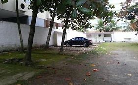 Guarujá Enseada - Apto 200m da praia - 02 dorm. Wi-fi + AR + Estacionamento